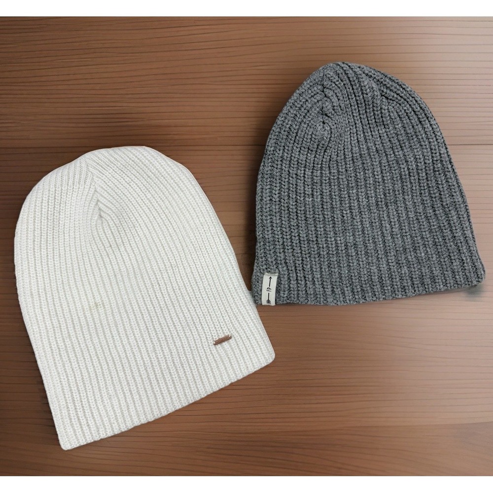 Free People Rib Knit Beanie Hat Lot Of 2 Ivory Angora Blend Gray FP‎ Logo